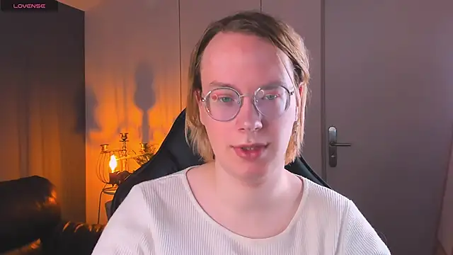 Amanda Butlerr online show from October 5, 2025, 11:12 am