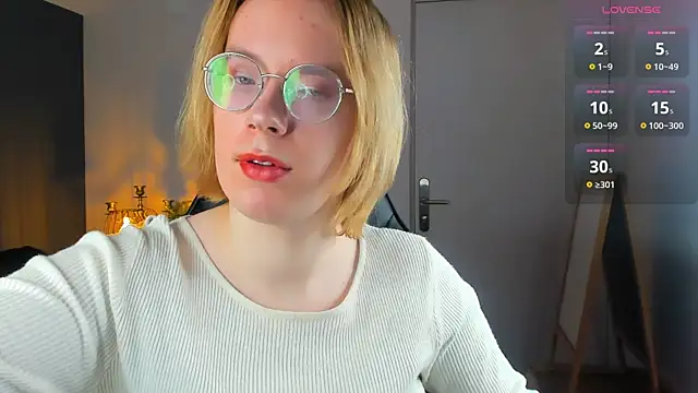 Amanda Butlerr online show from October 19, 2025, 12:08 pm