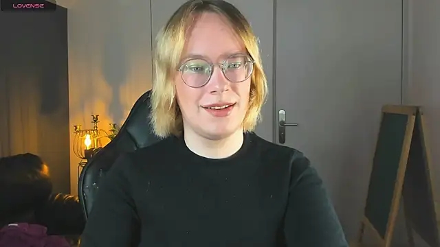 Amanda Butlerr online show from October 31, 2025, 12:46 pm