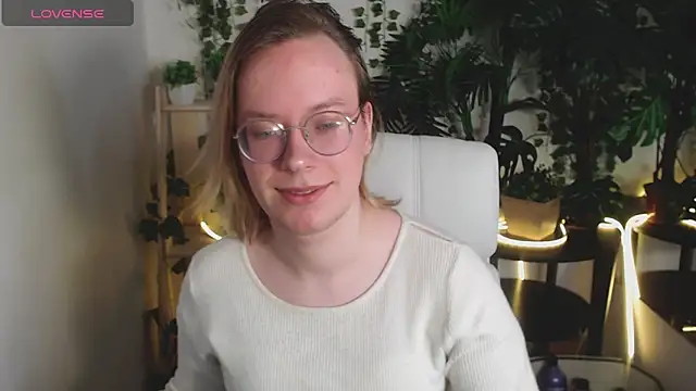 Amanda Butlerr online show from December 14, 2025, 10:32 am