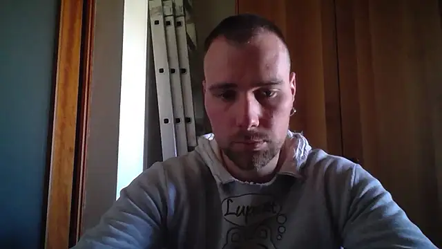 mrlyuis online show from May 12, 2026, 1:39 pm