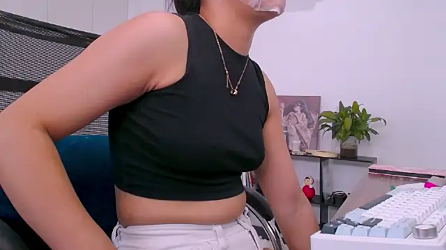 Snapshot of bunny_b4nny chatting on October 3, 2025, 5:20 am bunny b4nny online show from October 3, 2025, 5:20 am