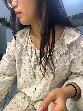 Snapshot of bunny_b4nny chatting on January 7, 2026, 3:50 pm bunny b4nny online show from January 7, 2026, 3:50 pm