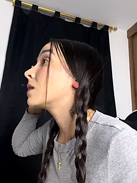 Scarlett05 online show from October 28, 2025, 1:06 am