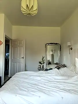 AlyssaAngell online show from November 25, 2025, 11:10 am