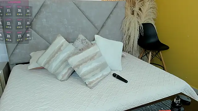 Brunnette Sensation online show from November 26, 2025, 6:19 pm