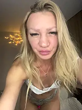 Bellissa  online show from October 23, 2025, 3:32 pm