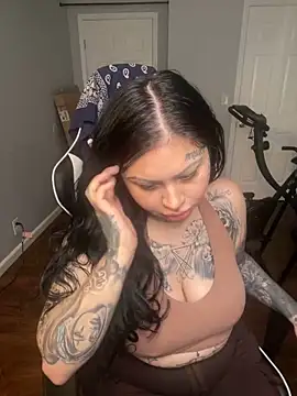 chicanachic13 online show from October 5, 2025, 11:06 pm