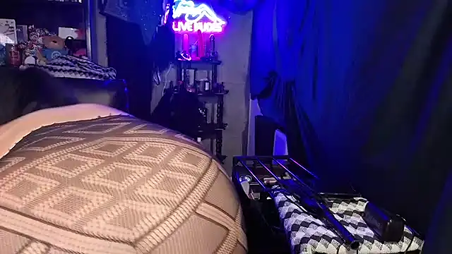 chicanachic13 online show from March 1, 2026, 9:26 pm