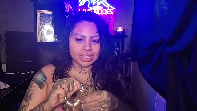 chicanachic13 online show from February 15, 2026, 10:20 pm