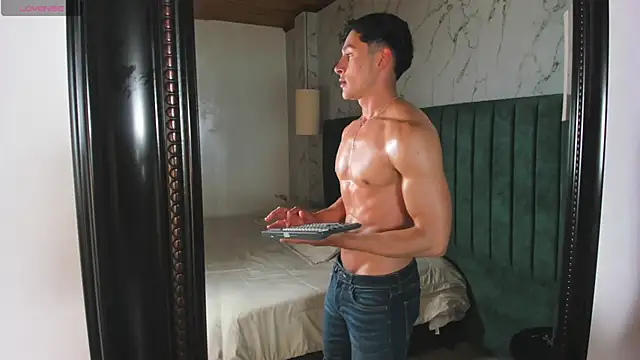 AustinJones  online show from September 29, 2025, 8:14 pm