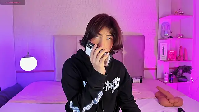 Creamy Angelo online show from May 1, 2026, 1:27 pm