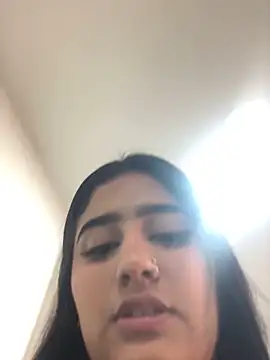 Miia Parker online show from November 28, 2025, 1:11 pm