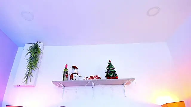 LuciaBenett  online show from December 14, 2025, 7:08 pm