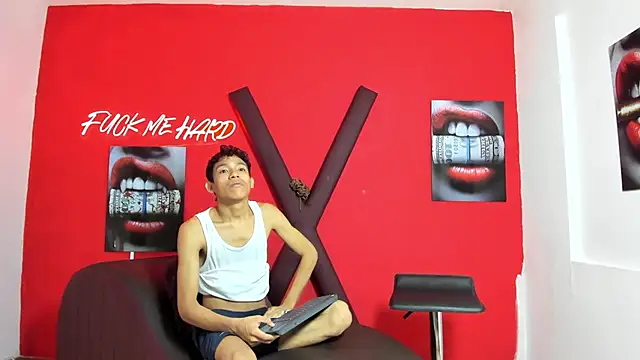 Snapshot of BEAUTY_BOYS1 chatting on March 3, 2026, 7:21 pm BEAUTY BOYS1 online show from March 3, 2026, 7:21 pm