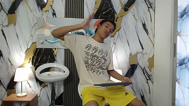 Snapshot of BEAUTY_BOYS1 chatting on February 16, 2026, 7:34 pm BEAUTY BOYS1 online show from February 16, 2026, 7:34 pm