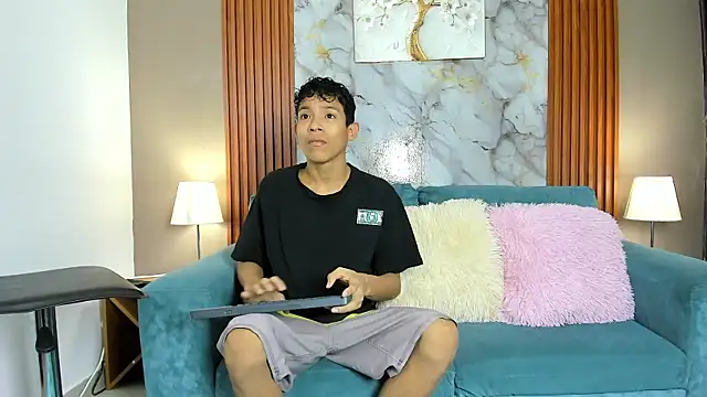 Snapshot of BEAUTY_BOYS1 chatting on February 25, 2026, 7:19 am BEAUTY BOYS1 online show from February 25, 2026, 7:19 am