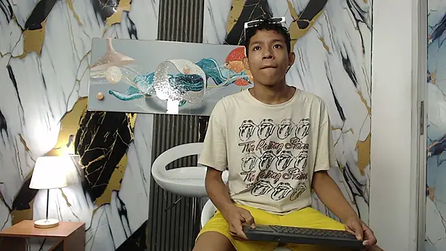 Snapshot of BEAUTY_BOYS1 chatting on February 17, 2026, 7:38 am BEAUTY BOYS1 online show from February 17, 2026, 7:38 am