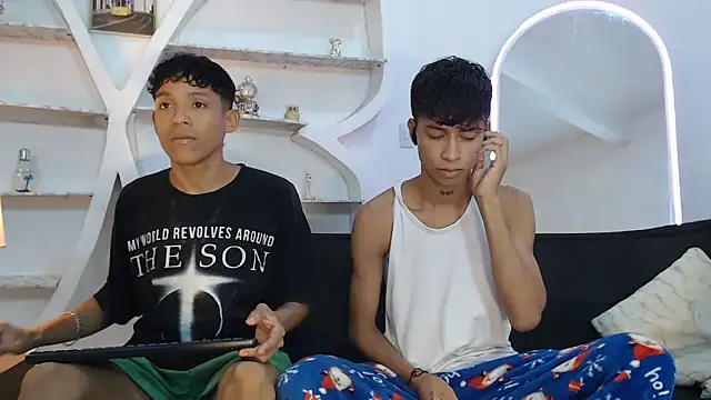 BEAUTY BOYS1 online show from September 25, 2025, 7:14 am