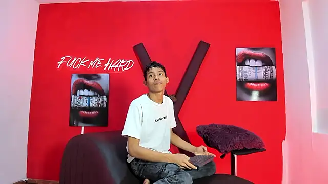 Snapshot of BEAUTY_BOYS1 chatting on February 22, 2026, 7:26 pm BEAUTY BOYS1 online show from February 22, 2026, 7:26 pm