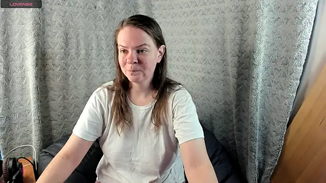 MiaLores online show from September 9, 2025, 8:02 am