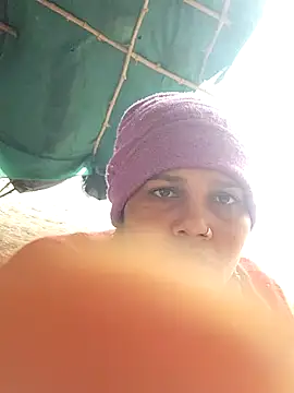 Snapshot of Rakhi_j chatting on December 22, 2025, 3:39 am Rakhi j online show from December 22, 2025, 3:39 am