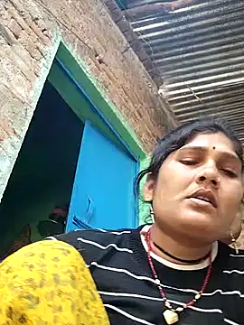 Snapshot of Rakhi_j chatting on November 15, 2025, 4:49 am Rakhi j online show from November 15, 2025, 4:49 am