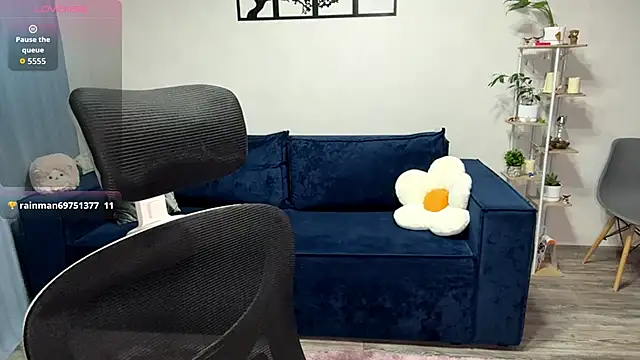 BrightAnnie online show from October 17, 2025, 6:53 pm