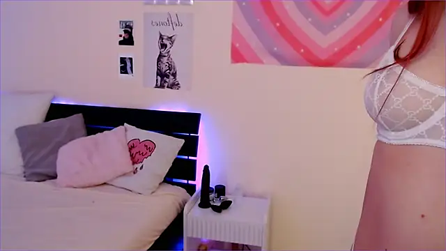 candyXcarrie online show from April 24, 2026, 3:41 am