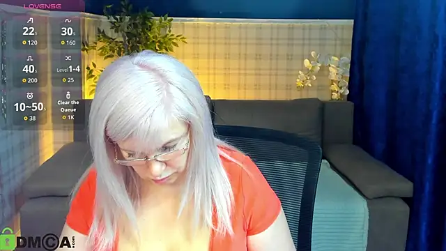 Hella Fabel online show from May 4, 2026, 1:20 am
