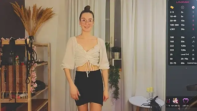 laracroftmansion online show from November 11, 2025, 6:25 pm