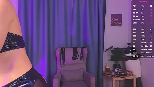 laracroftmansion online show from December 18, 2025, 7:07 pm