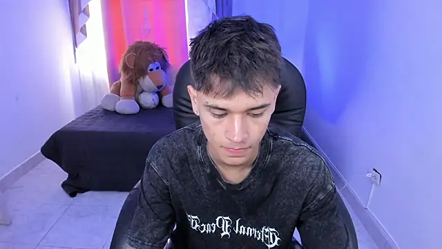 Snapshot of Aron_Boyy chatting on February 24, 2026, 8:21 pm Aron Boyy online show from February 24, 2026, 8:21 pm