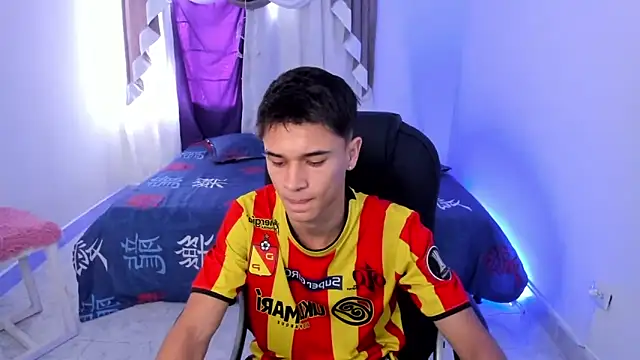 Aron Boyy online show from October 7, 2025, 7:37 pm