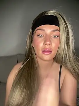 little lola x online show from June 24, 2026, 8:50 pm