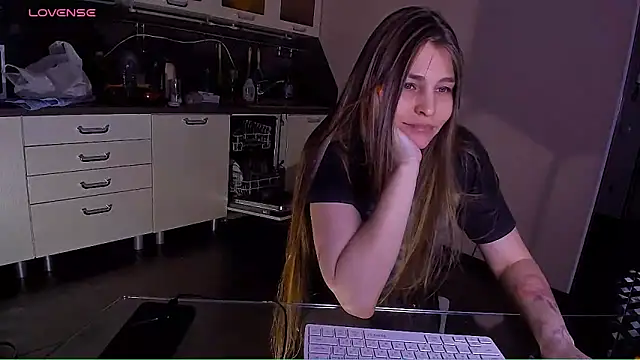 Kimberly Wolker online show from March 16, 2026, 3:26 pm