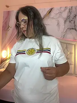 Snapshot of Lucy_Milf_474 chatting on June 18, 2026, 12:32 pm Lucy Milf 474 online show from June 18, 2026, 12:32 pm