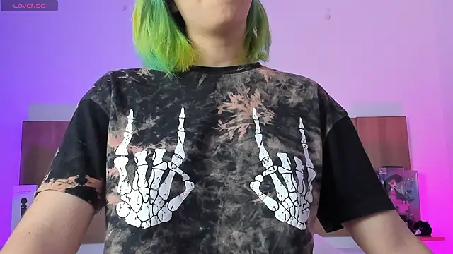 Akatsumi  online show from March 9, 2026, 4:32 pm