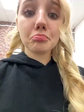 Sky Cutie online show from October 6, 2025, 4:57 am