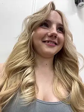 Sky Cutie online show from September 25, 2025, 4:40 am