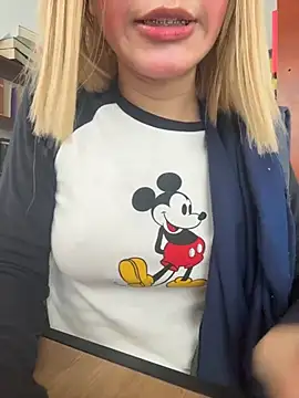 SweetBunnyGF online show from March 4, 2026, 9:55 pm