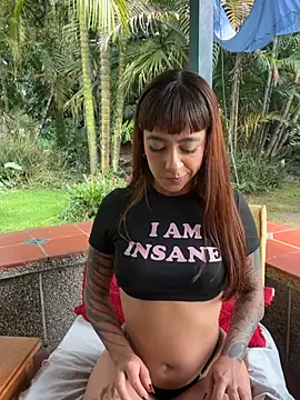 AliceMrtnz online show from July 15, 2026, 2:24 pm