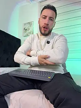 Thiago Hill online show from February 11, 2026, 1:49 am