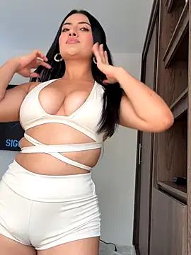 Lu090  online show from September 26, 2025, 5:42 pm