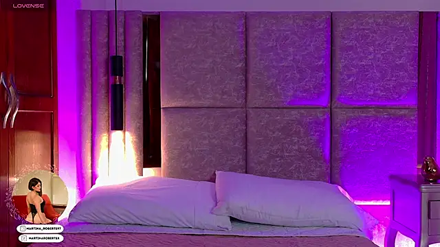 Martina-Roberts- online show from September 16, 2025, 4:13 am