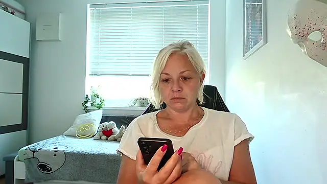 Linsy Kim online show from September 20, 2025, 7:13 am