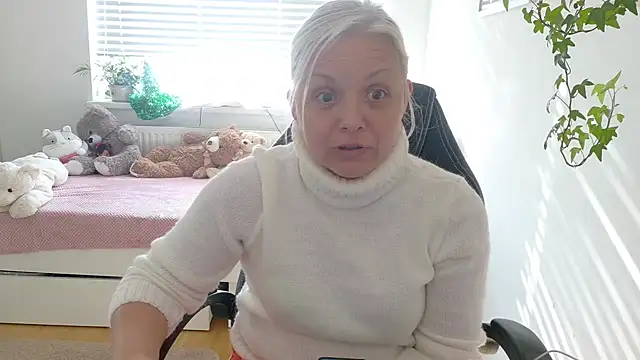 Linsy Kim online show from February 2, 2026, 12:15 pm