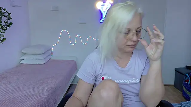 Linsy Kim online show from May 4, 2026, 7:55 am