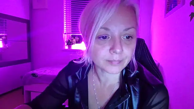 Linsy Kim online show from October 28, 2025, 7:46 pm