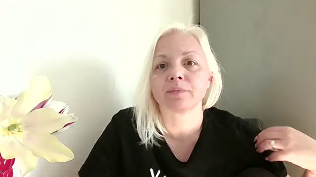 Linsy Kim online show from May 3, 2026, 7:02 am